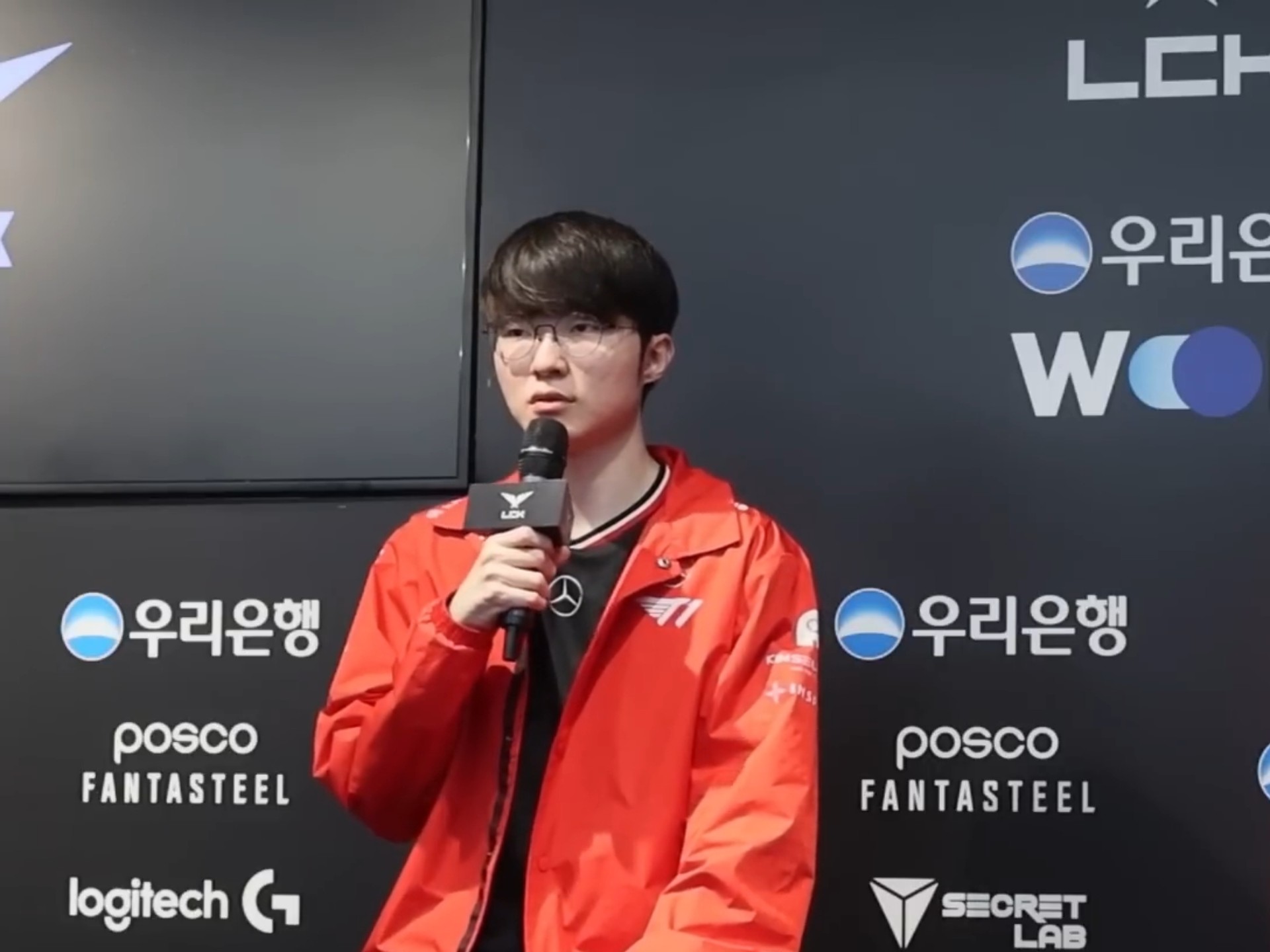 爱游戏官方正版APP Faker回归赛场,败北首场状态亮眼,公牛观众沸腾!