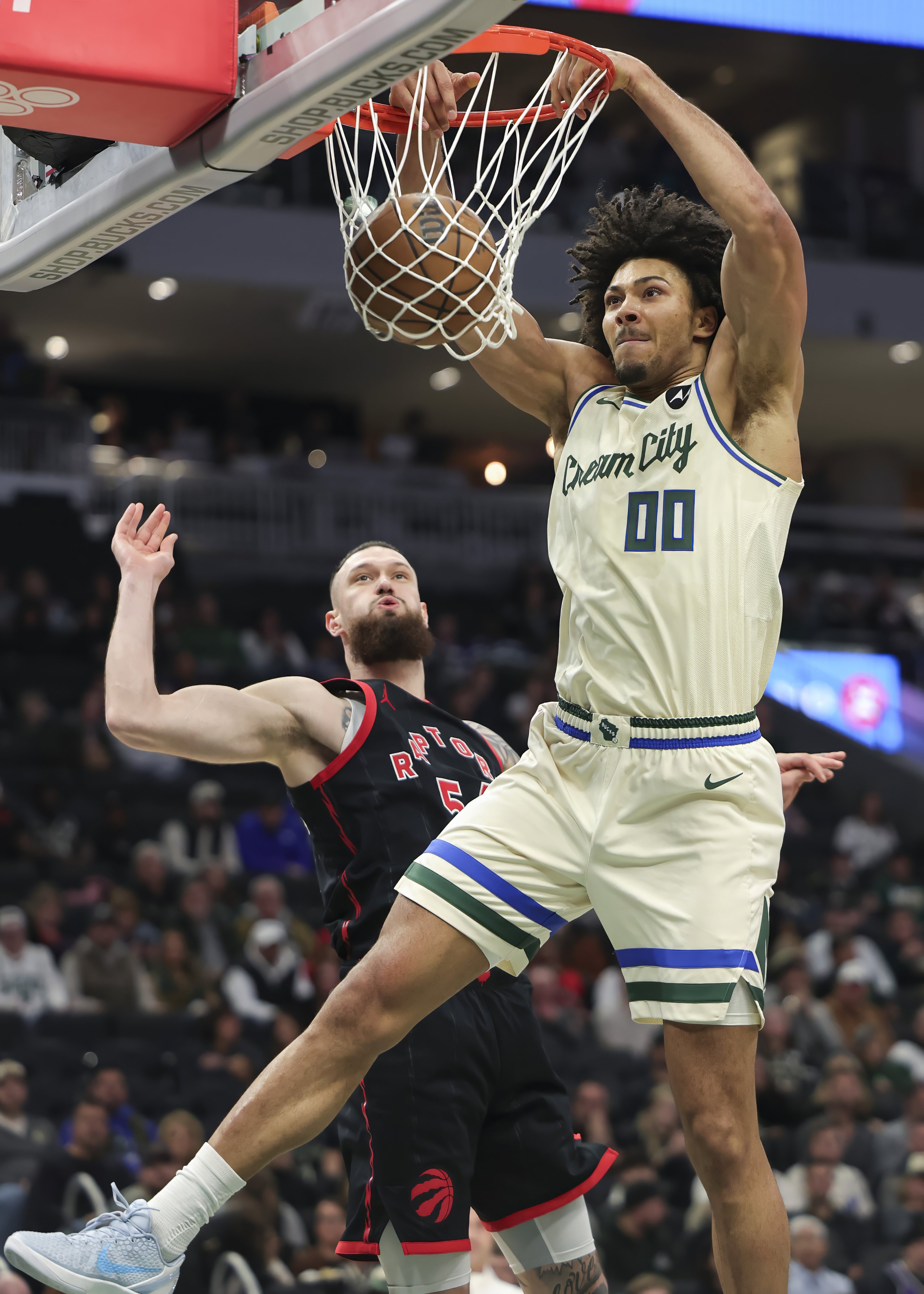 爱游戏体育平台集结日多伦多猛龙备战欧篮联今晚布莱顿调整名单以备NBA常规赛，迈阿密热火今夜篮板制胜看傻球迷的简单介绍